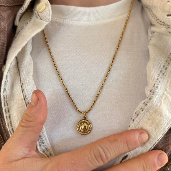 Y2K 2000s Gold Sun Pendant Necklace Unisex Circular Charm Jewelry New - Picture 8 of 8